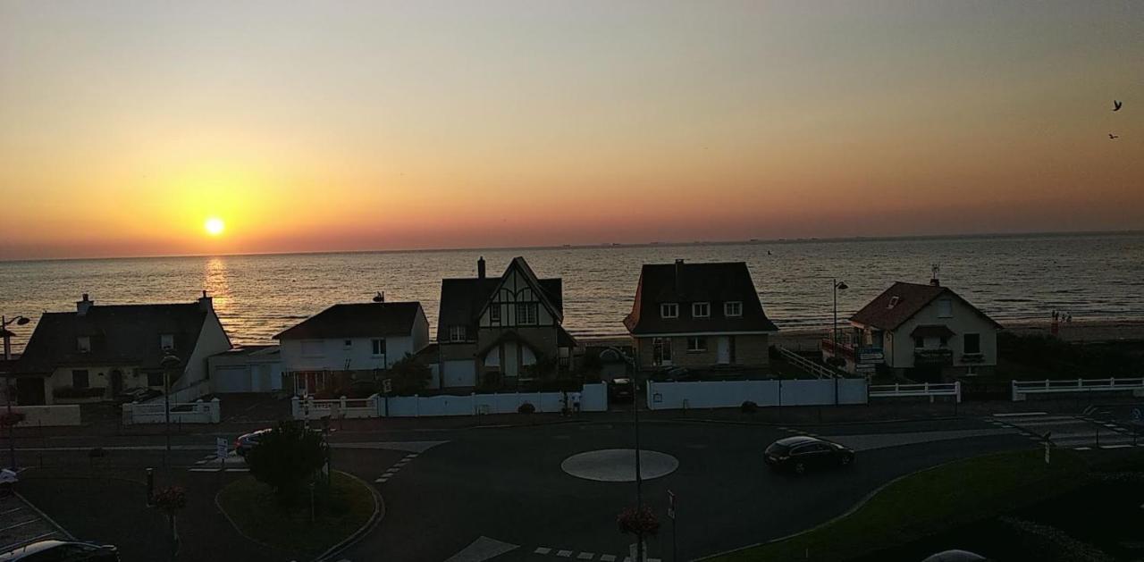 Appartement Neuf Beautiful Villers 1-4 Pers Avec Parking Prive Et A 200 M Plage ภายนอก รูปภาพ